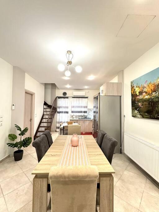 Tide And Tonic Spacious 1bd With Extra Loft Style Sleeping Area, Paleo Faliro * Athènes